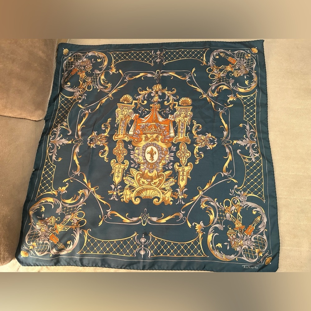 Elegant Baroque Style Scarf🌟